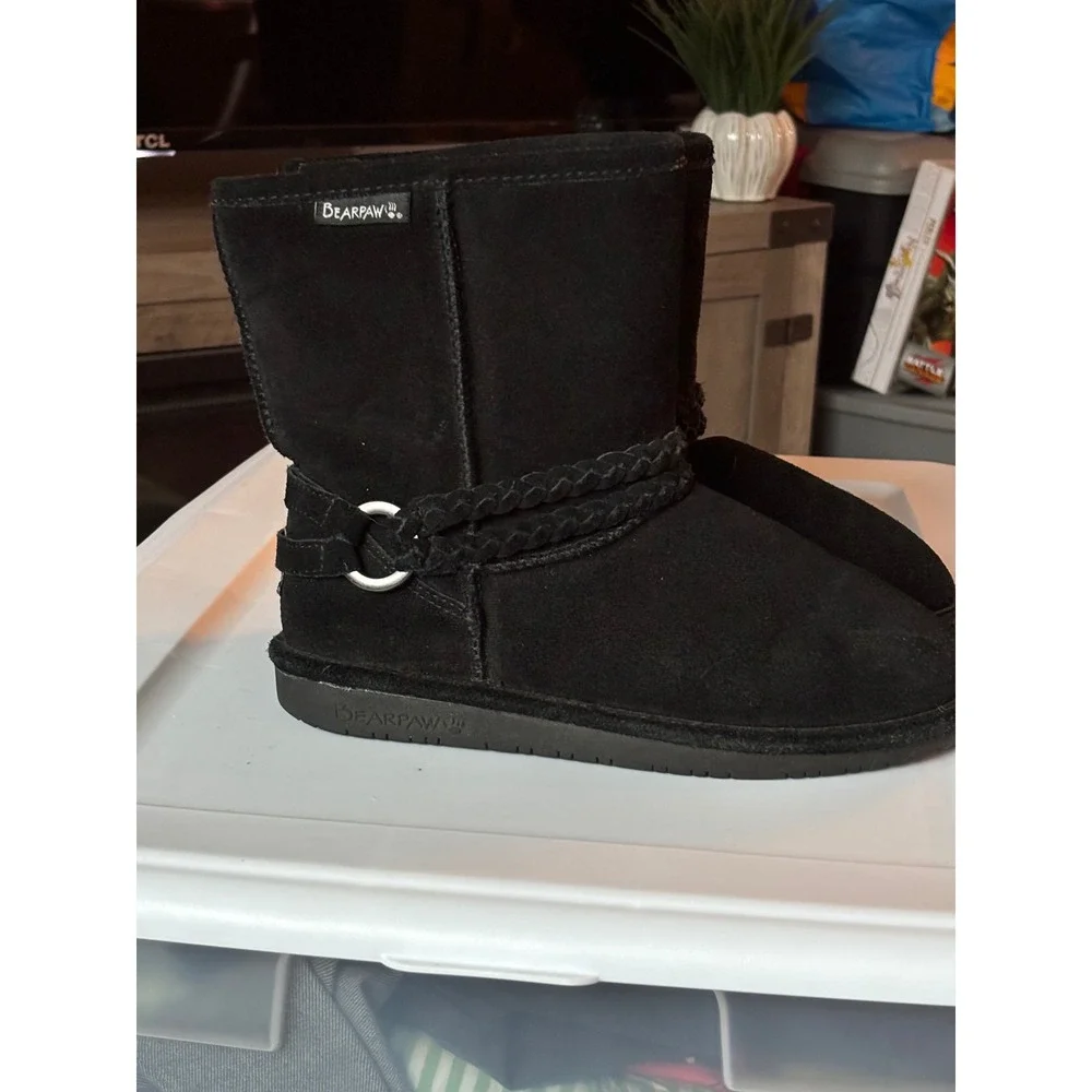 Bearpaw Youth Emma Black Suede Braided Strap O-Ring Winter Boots Size 5 Kids